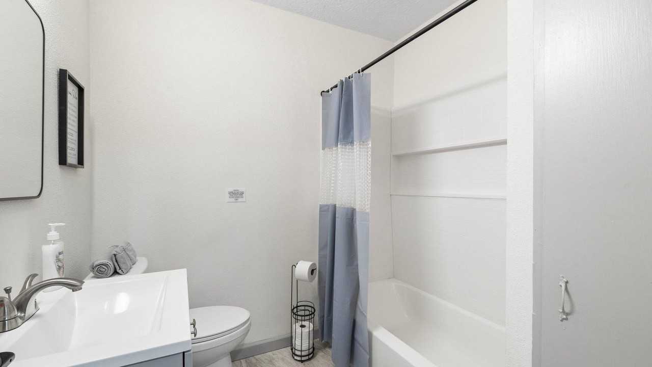 W 41st St - Photo 4 of 20