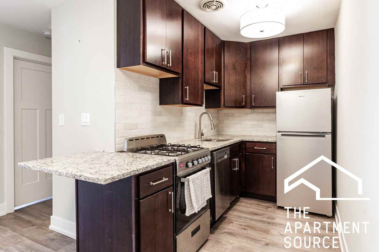 445 West Barry Avenue #206 - Photo 2 of 9