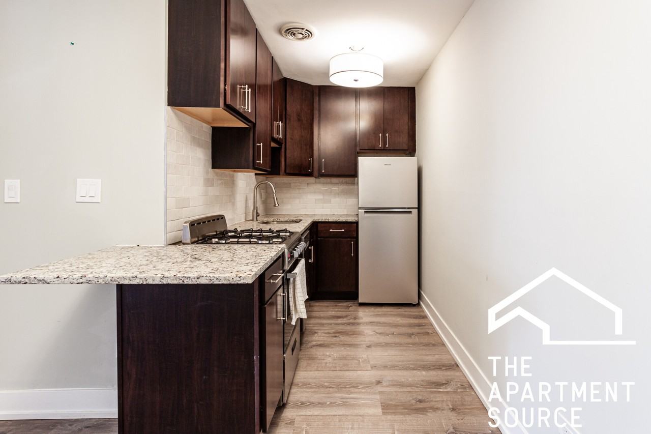 445 West Barry Avenue #206 - Photo 3 of 9