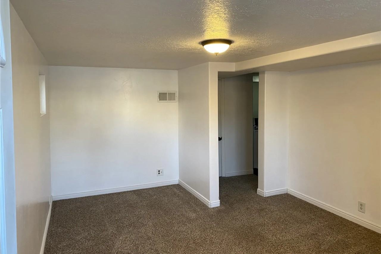 514 E 100 S - Photo 3 of 12