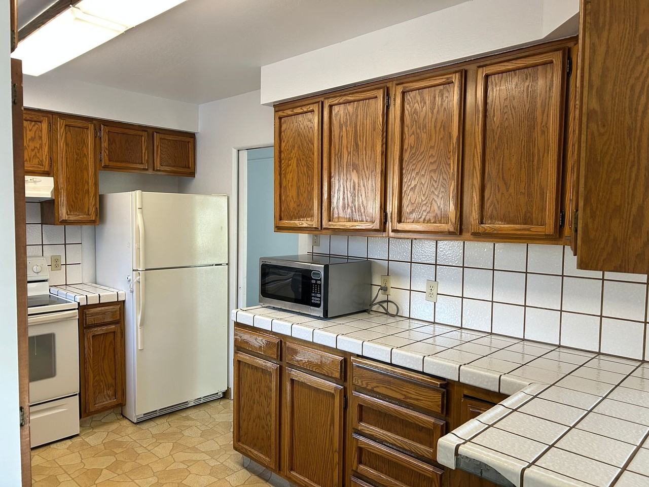 745 Capitol Hill Ave - Photo 3 of 23