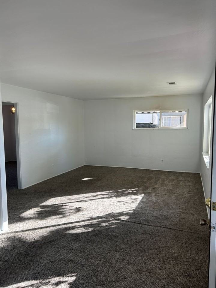 745 Capitol Hill Ave - Photo 7 of 23