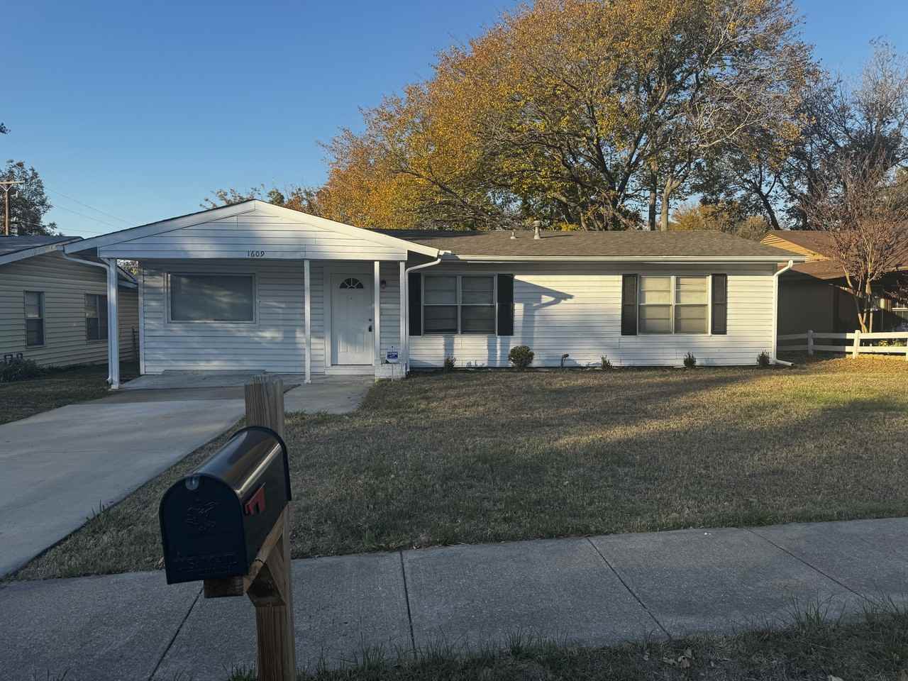 1609 Grace St - Photo 2 of 21