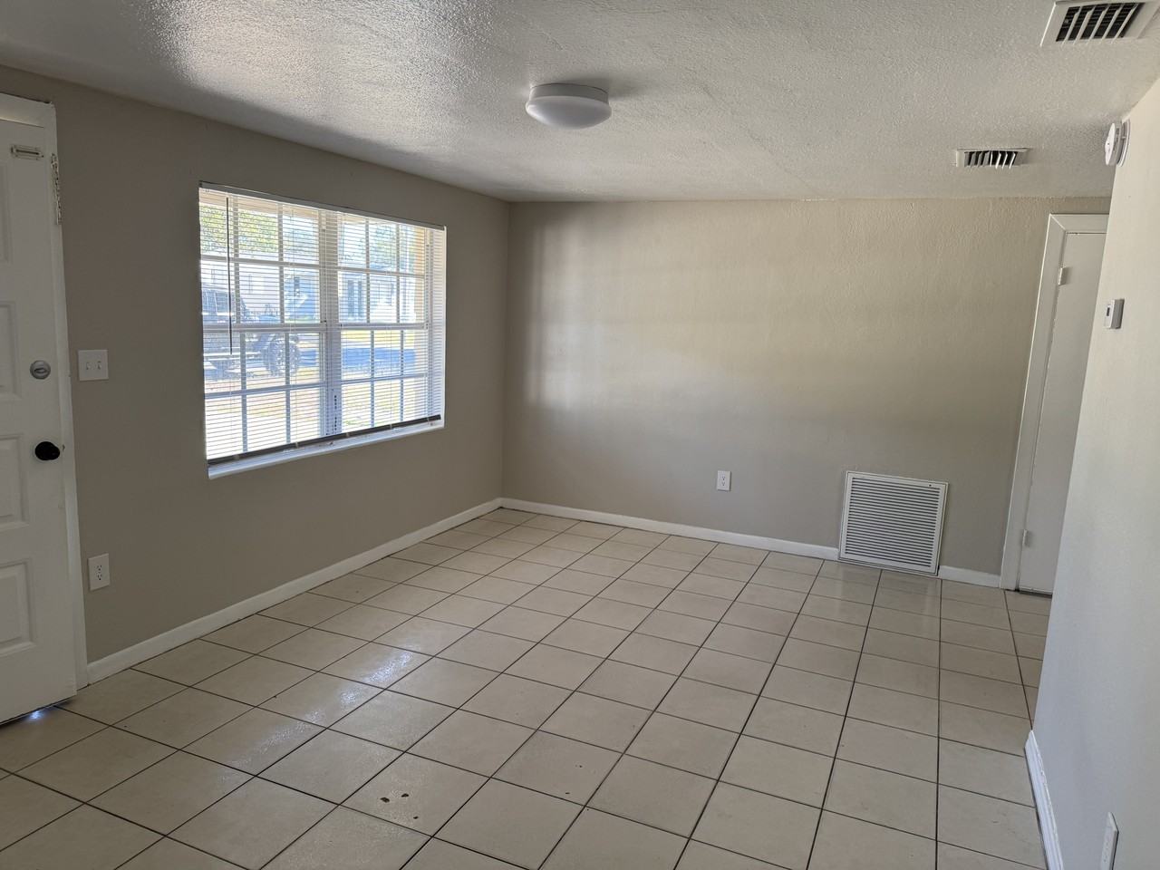 4543 Nimmer Dr - Photo 2 of 11