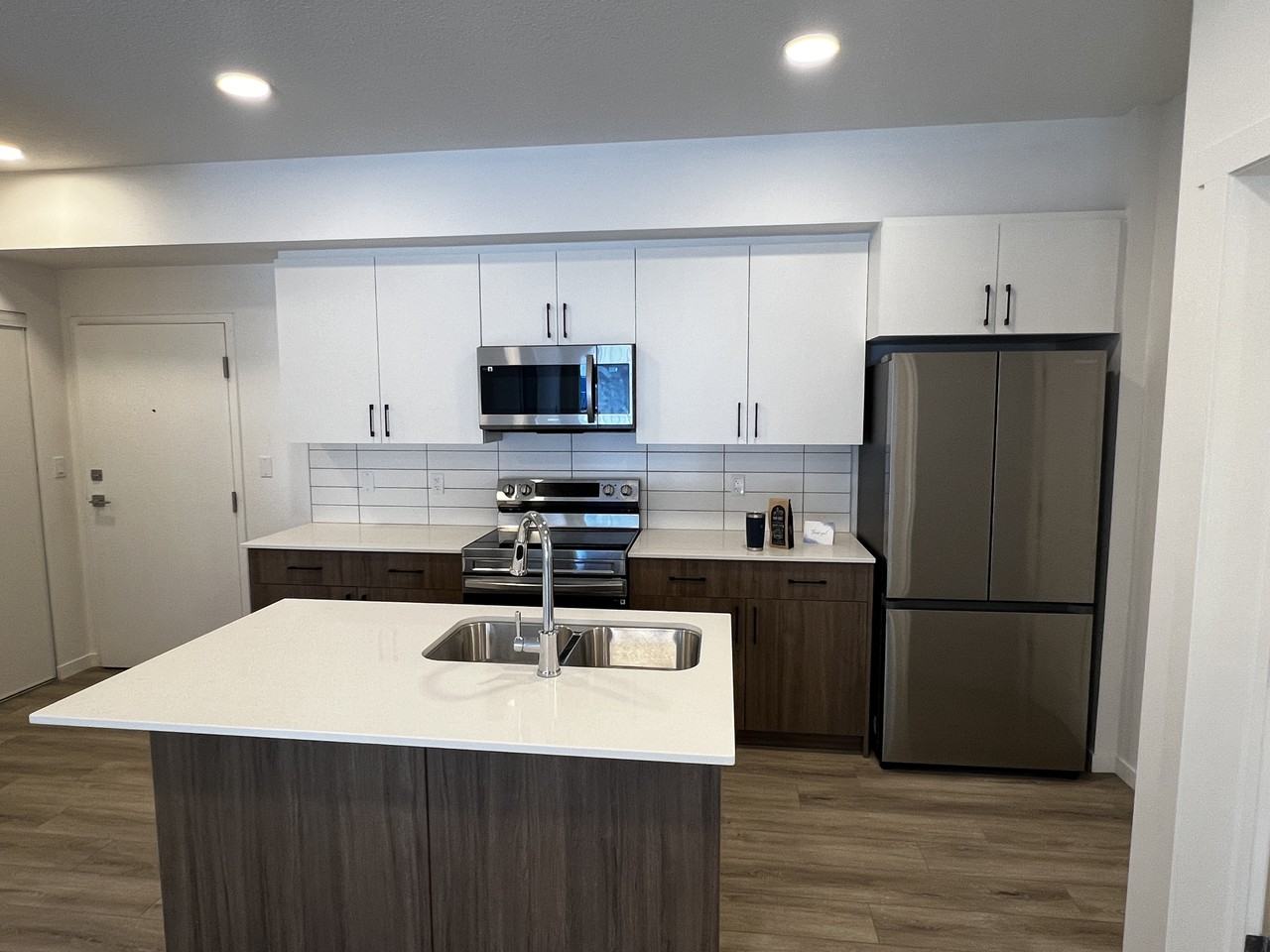 9223 102a Ave Nw - Photo 3 of 16