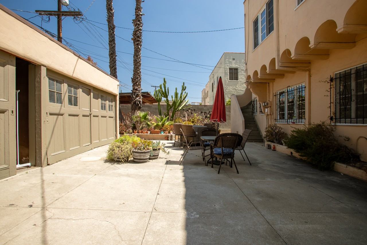 1079 S Redondo Blvd - Photo 2 of 13