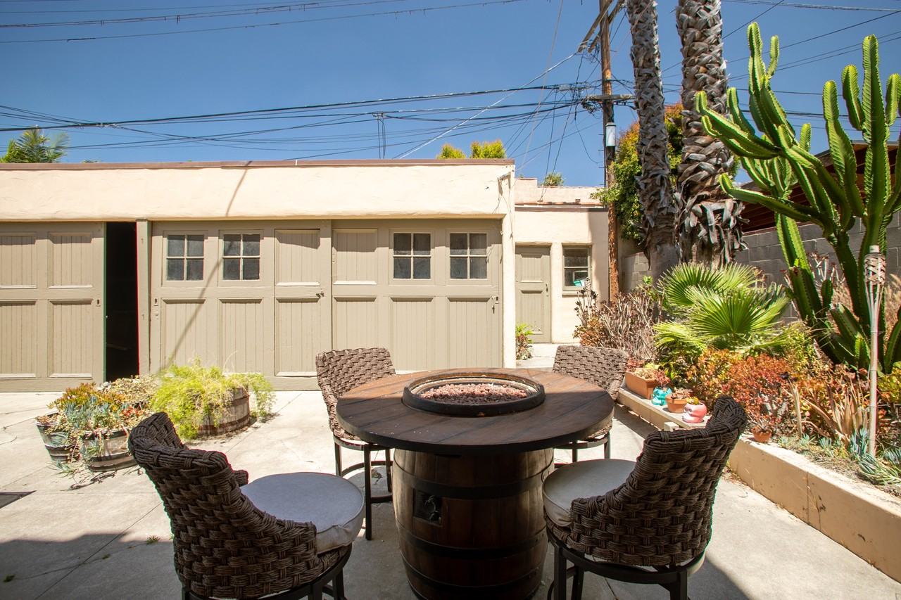 1079 S Redondo Blvd - Photo 5 of 13