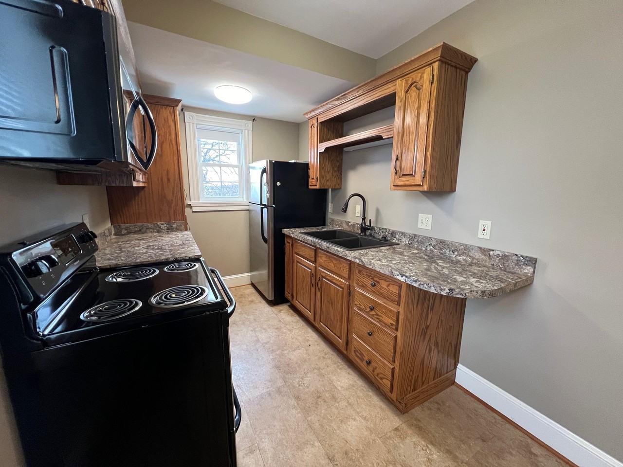 224 S Carroll St - Photo 4 of 13