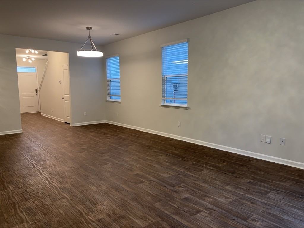 9714 Roseberry St - Photo 5 of 36