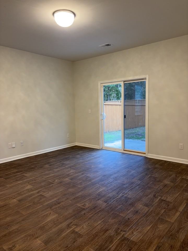 9714 Roseberry St - Photo 7 of 36