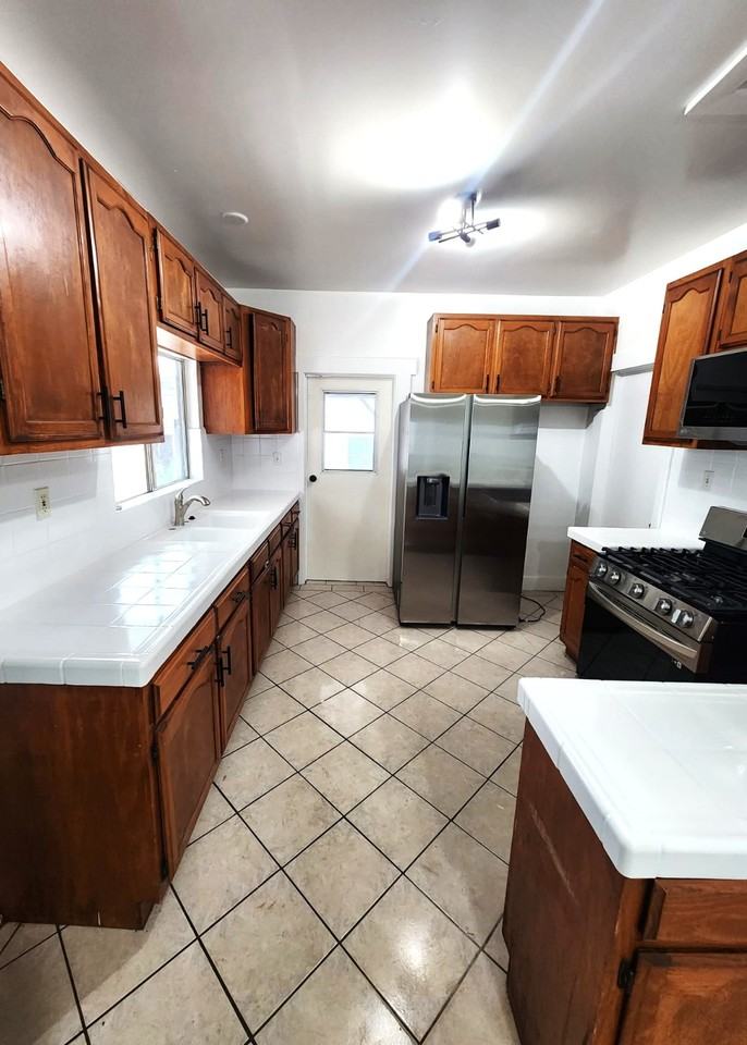 810 E Sacramento St #NA - Photo 3 of 18