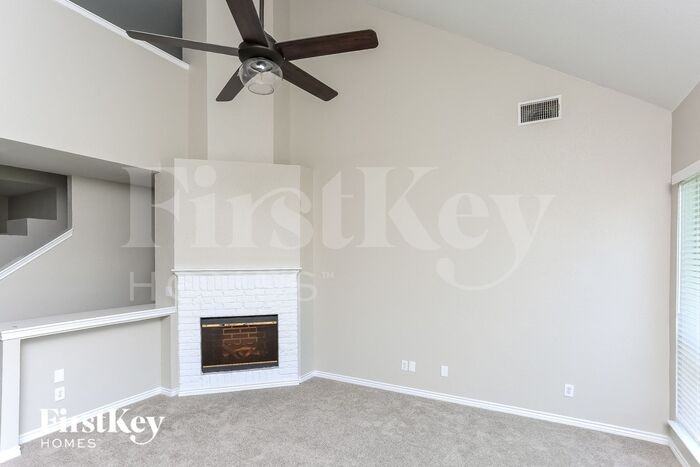 604 Bur Oak Dr - Photo 2 of 15