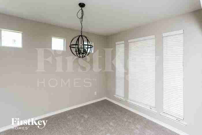 604 Bur Oak Dr - Photo 3 of 15