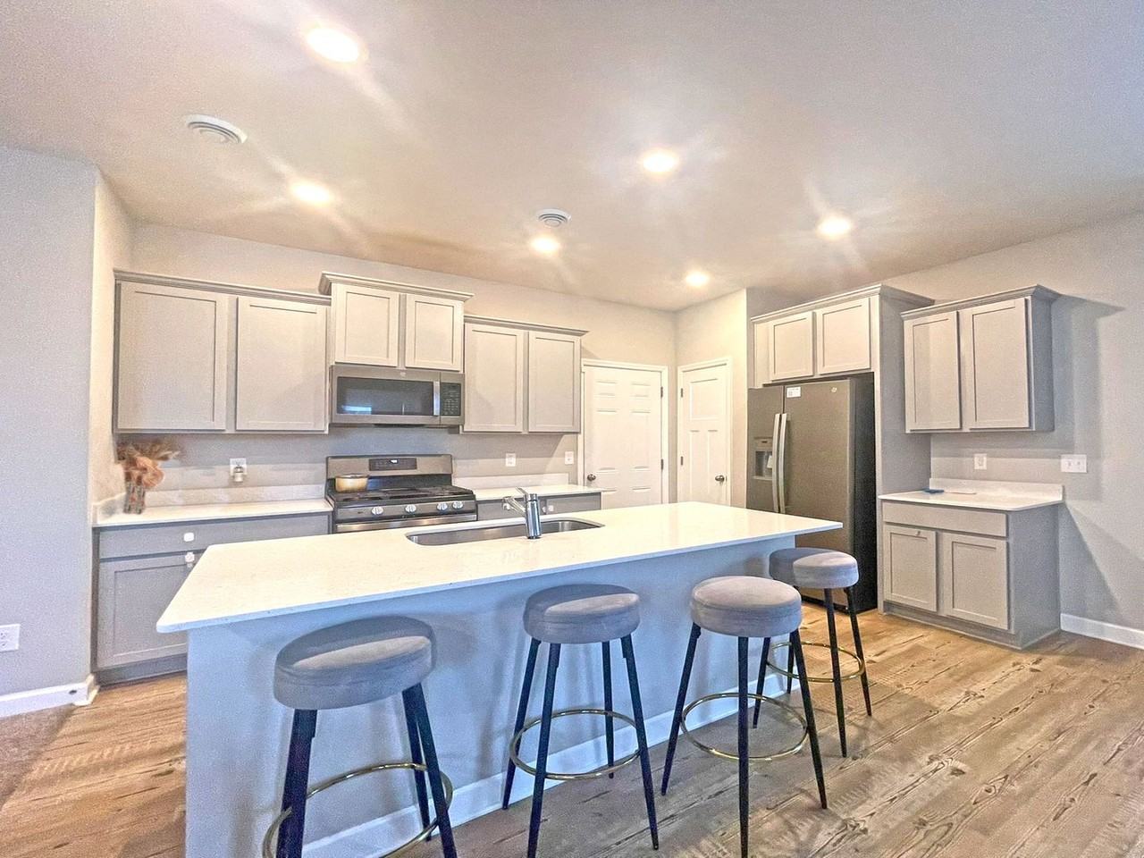 11453 81st Ln Ne - Photo 3 of 16
