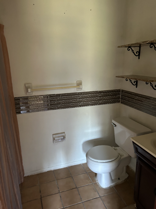 1004 33rd Ave E #1004 - Photo 2 of 9