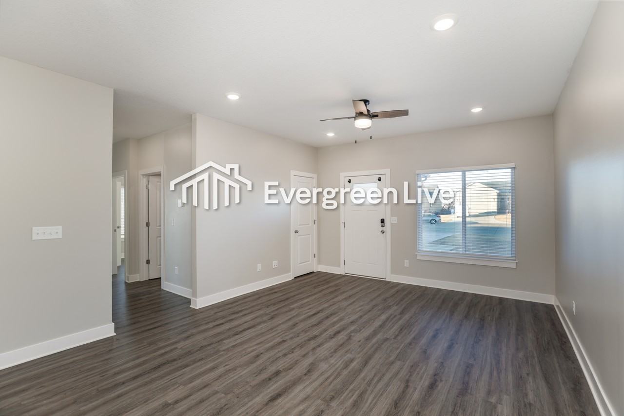 5224 N Honeylocust St - Photo 6 of 22