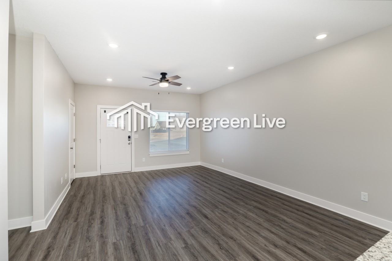 5224 N Honeylocust St - Photo 7 of 22