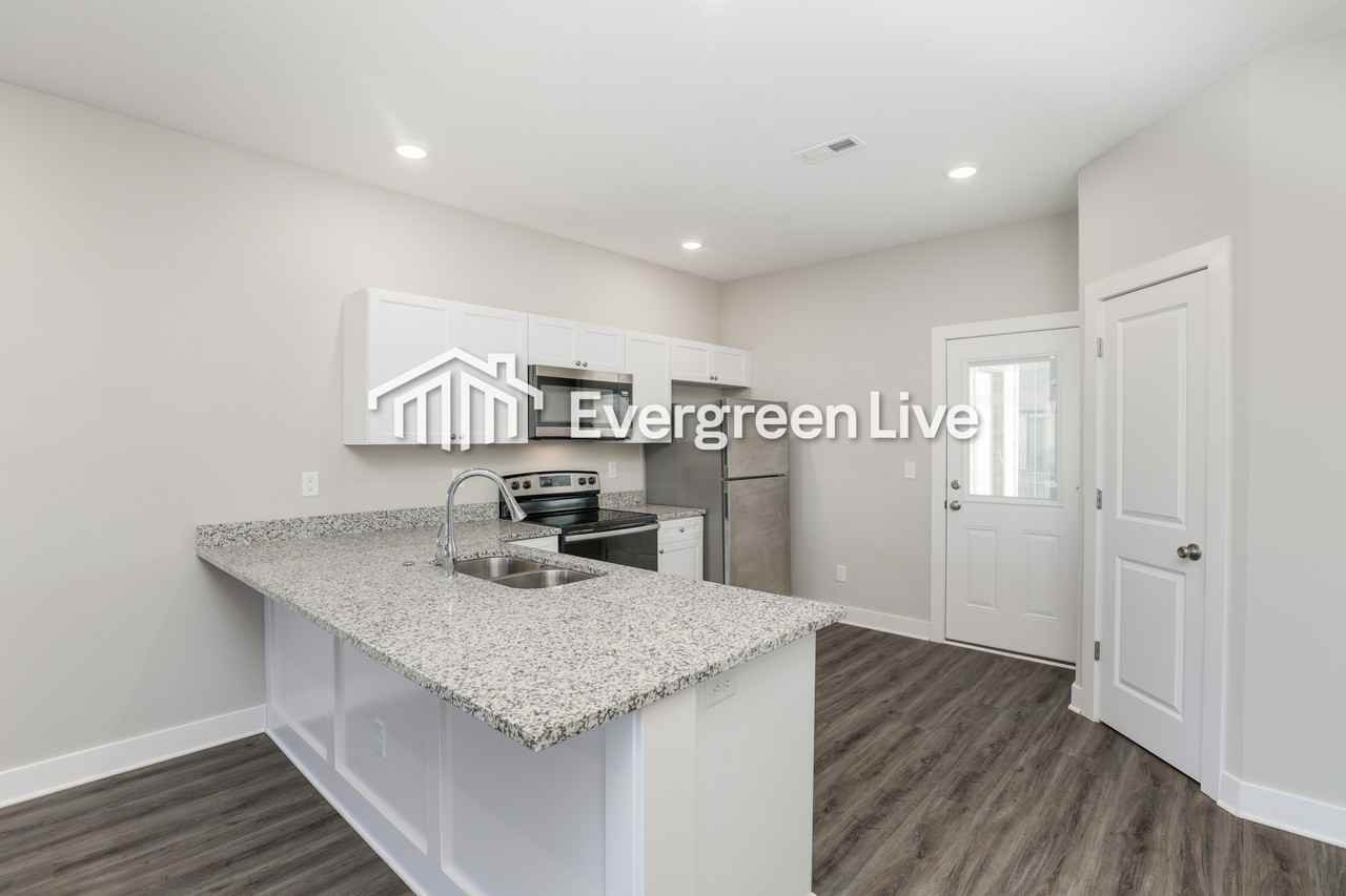 5224 N Honeylocust St - Photo 7 of 21