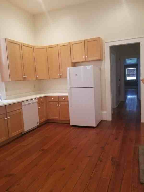 530 Belleville St - Photo 3 of 4