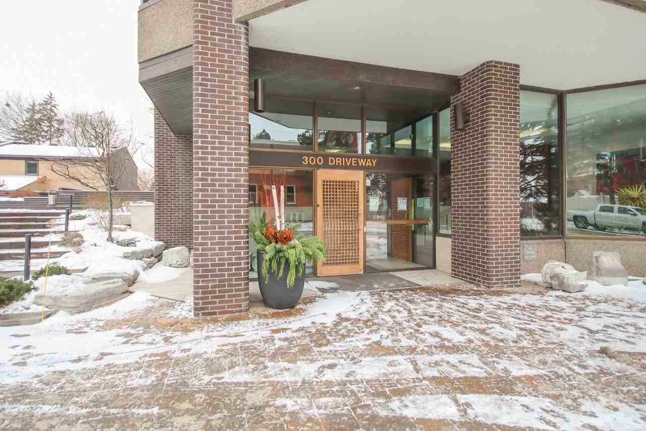 300 Queen Elizabeth Drive - Photo 2 of 50