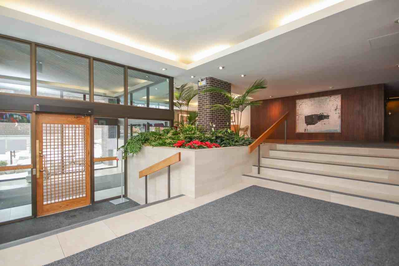 300 Queen Elizabeth Drive - Photo 3 of 50