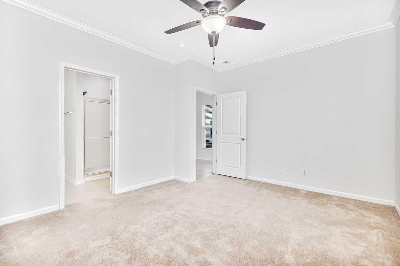 301 Castle Dr #301 - Photo 4 of 34