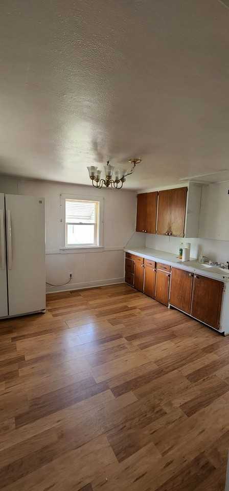 802 9th Ave Se - Photo 7 of 13