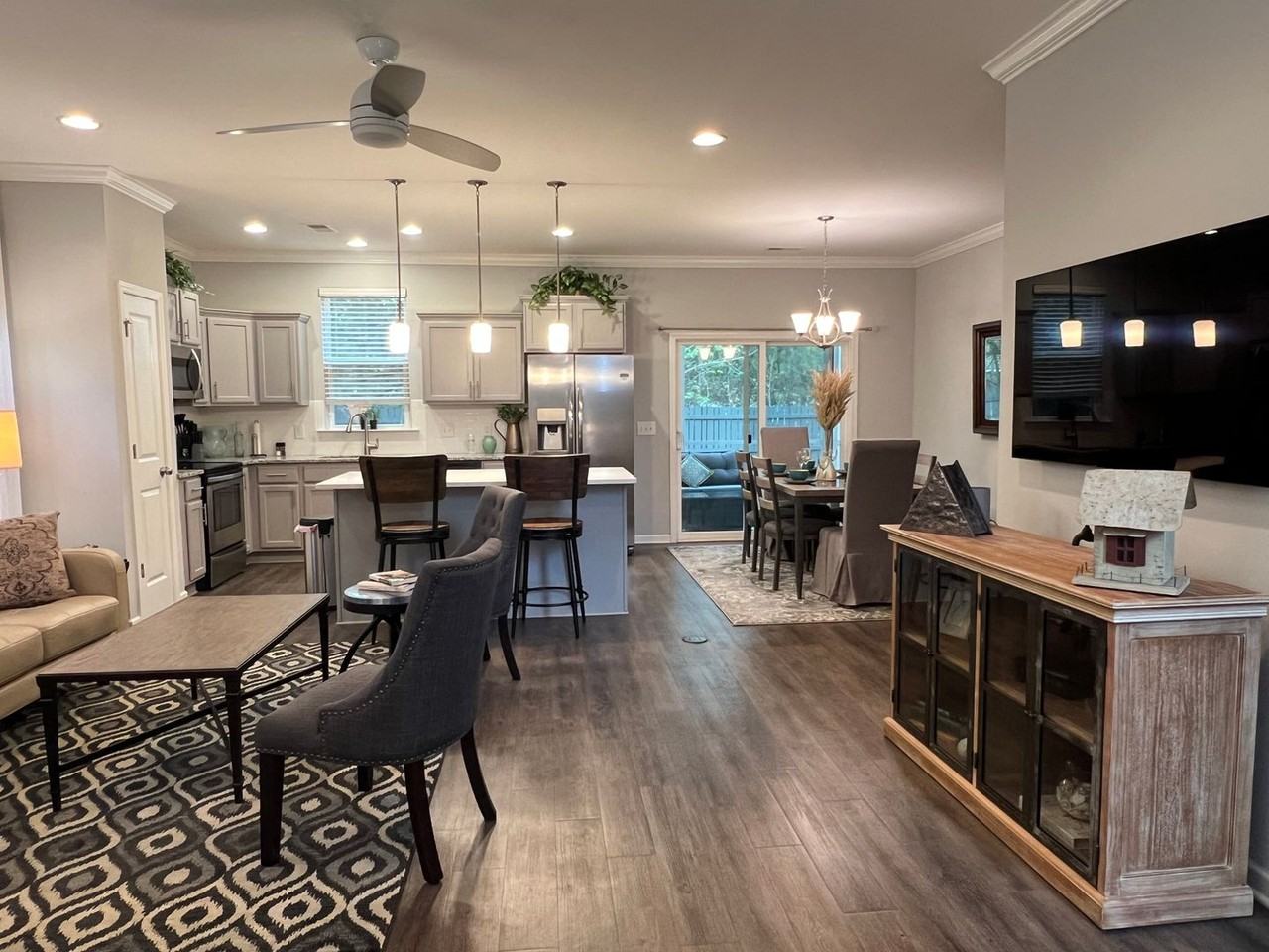 33 Plumgrass St - Photo 6 of 50