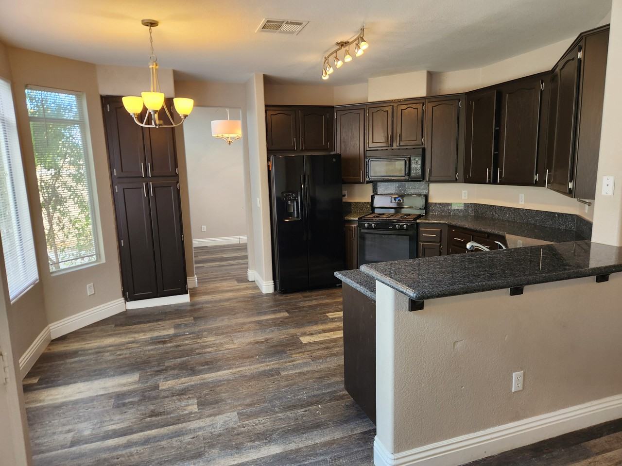 1817 Eagle Bluff Ln - Photo 5 of 23