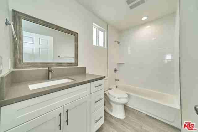 617 W 41st Pl - Photo 2 of 8