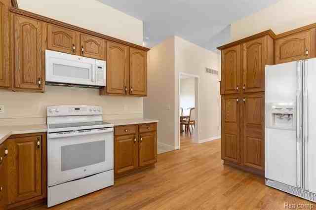 71064 Burlison Ln - Photo 4 of 48