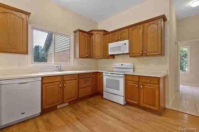 71064 Burlison Ln - Photo 5 of 48