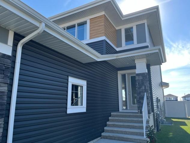 Stunning 3 Bedroom Townhouse Near Gasoline Alley! - Photo 2 of 27
