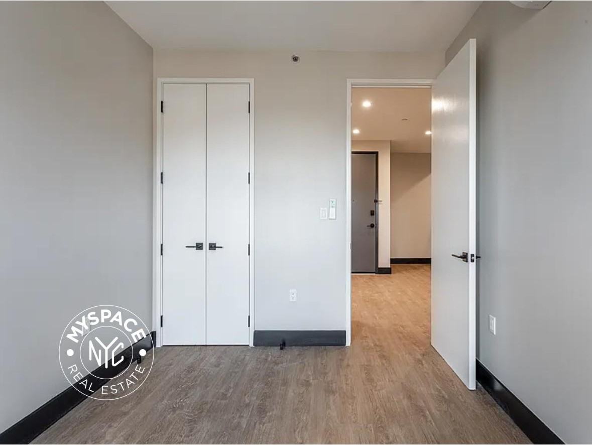 1665 Brooklyn Ave #3A - Photo 6 of 9