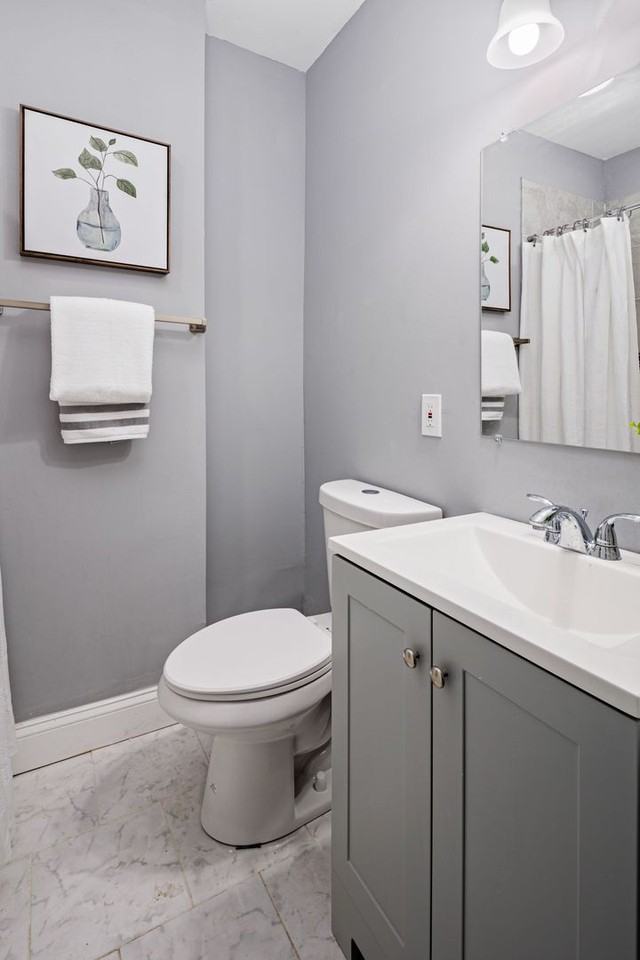 2447 Barclay St - Photo 2 of 3