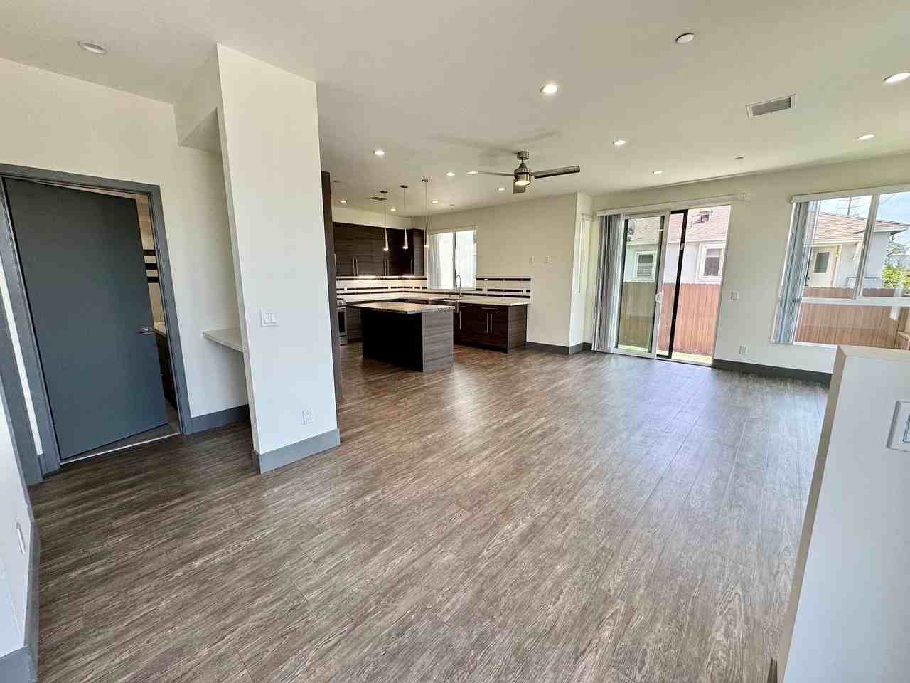 6437 West 86th Place - Photo 3 of 50