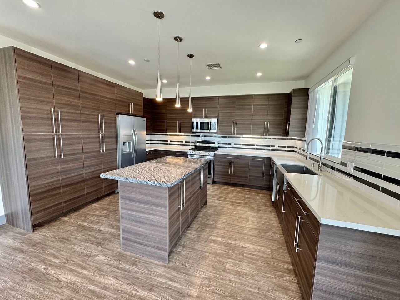 6437 West 86th Place - Photo 7 of 50