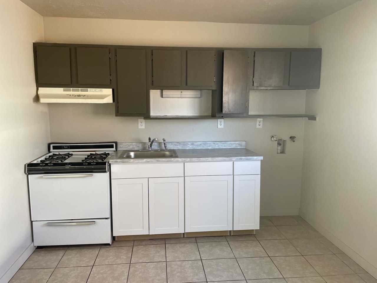 628 S 200 E - Photo 3 of 11