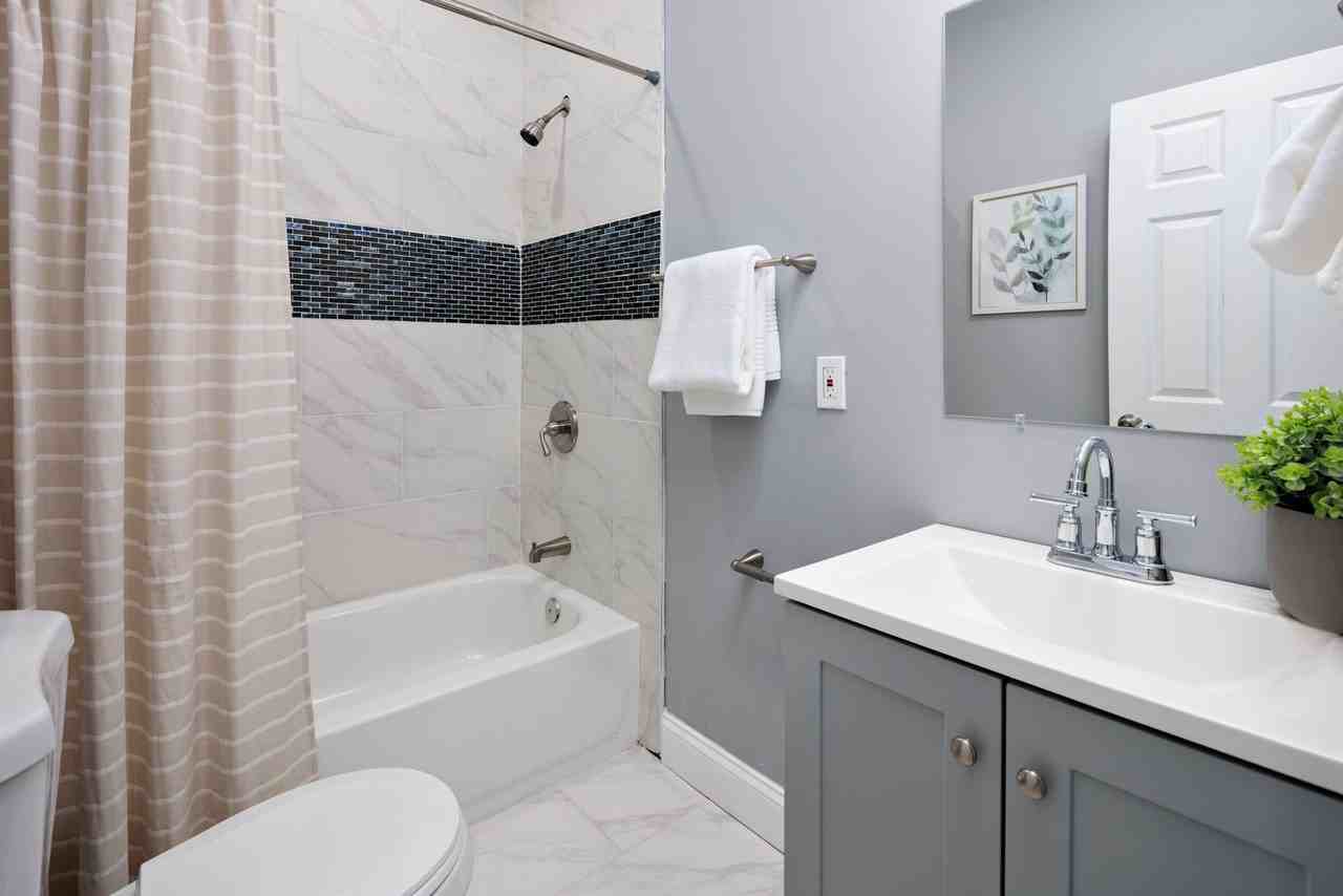 5226 Beaufort Ave - Photo 3 of 3