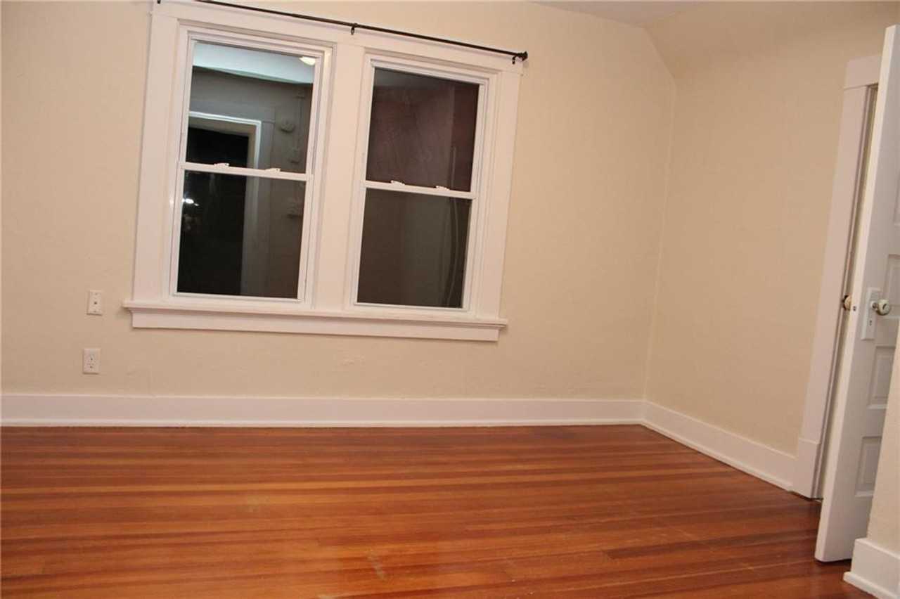 1520 D Ave Ne - Photo 4 of 9