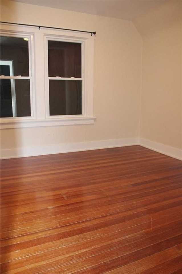 1520 D Ave Ne - Photo 6 of 9