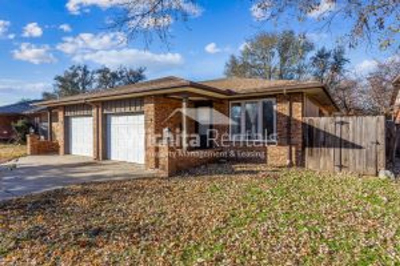 1223 N Richmond Cir - Photo 2 of 15