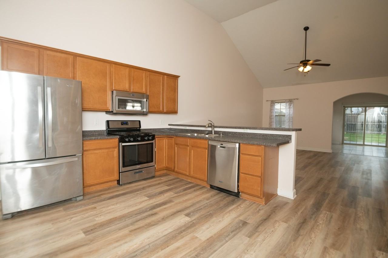 1588 56th Pl - Photo 3 of 38