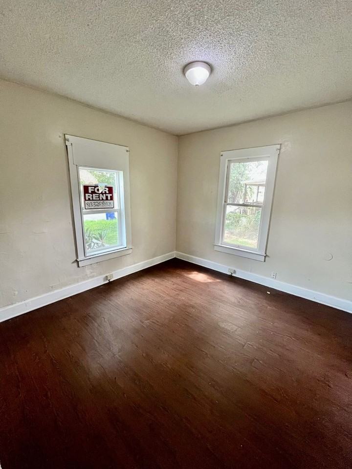 1618 Wayman St - Photo 3 of 6