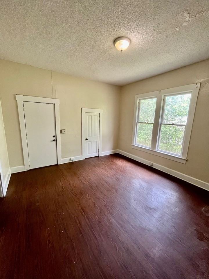 1618 Wayman St - Photo 4 of 6