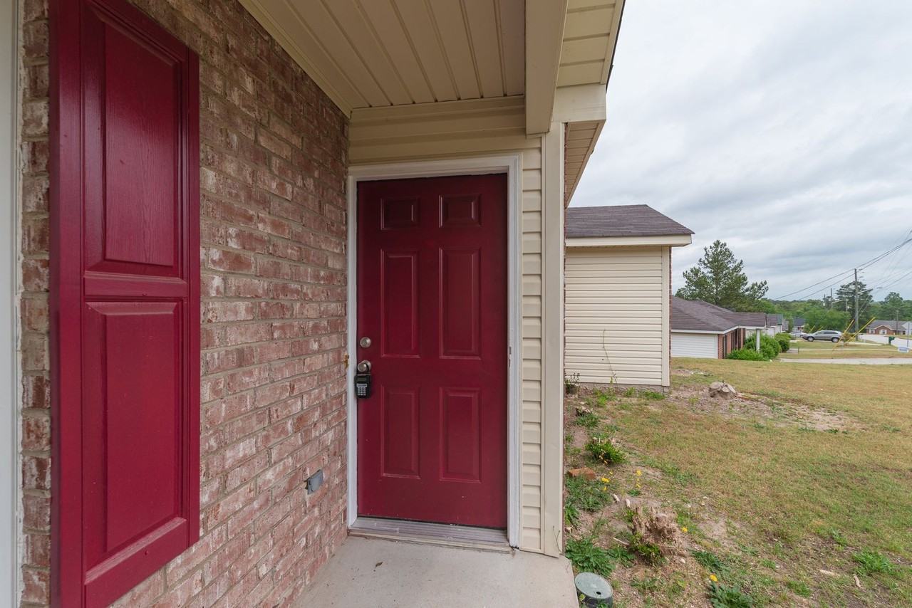 2826 Cranbrook Dr - Photo 2 of 31