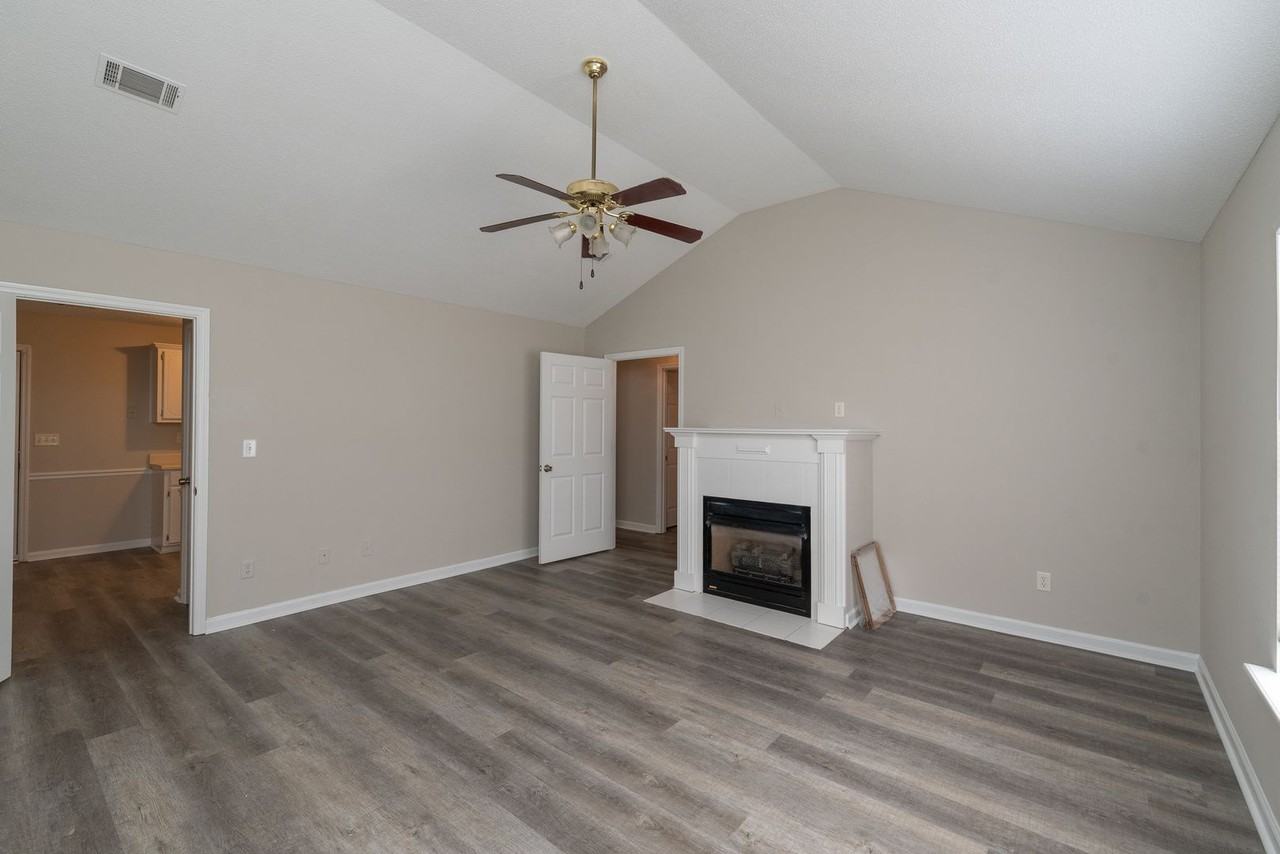 2826 Cranbrook Dr - Photo 3 of 31