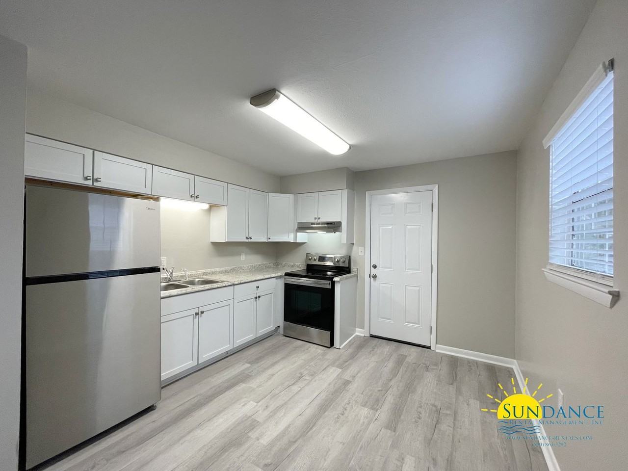 792 Navy St Apt D - Photo 4 of 14