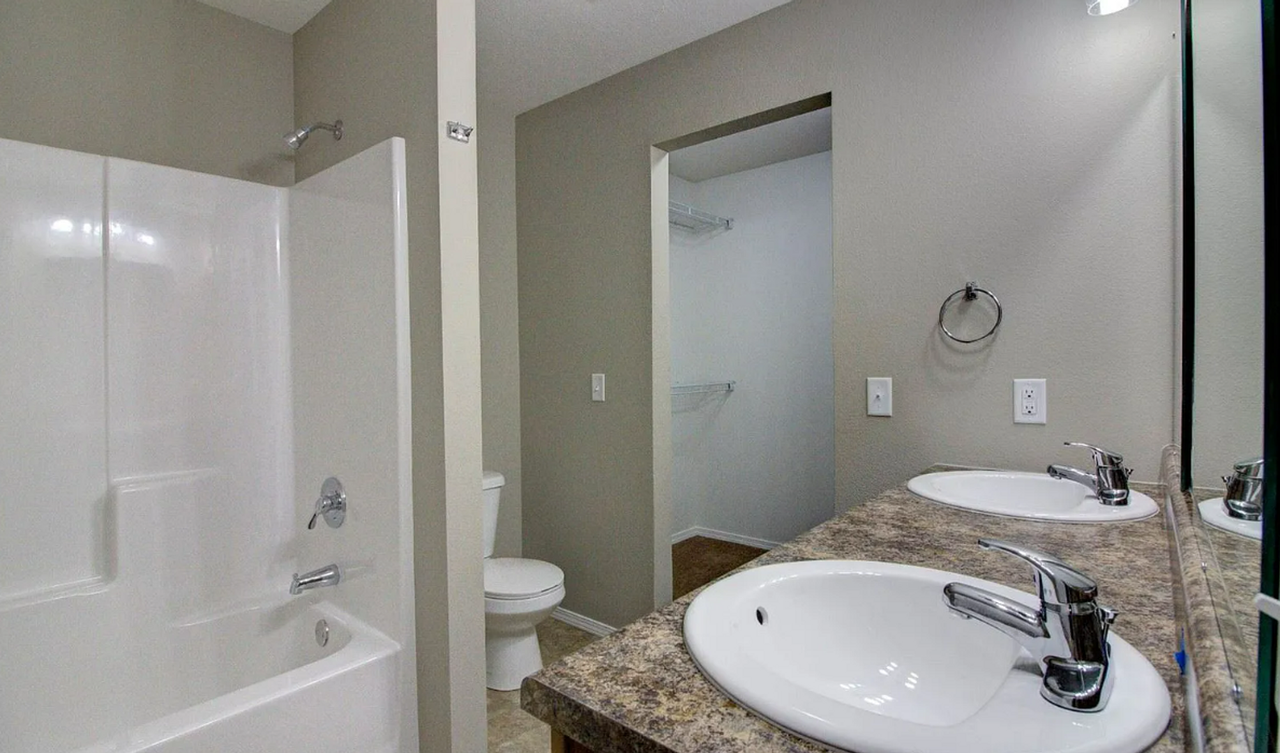 311 W Grace St - Photo 6 of 9