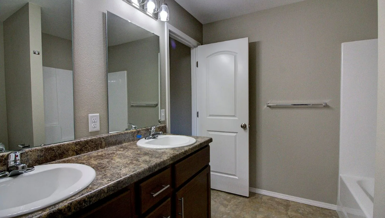 311 W Grace St - Photo 7 of 9